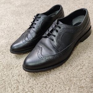 Leather brogue shoes